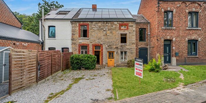 Impasse de la Brasserie, Rochefort : Maison 4 pièces à vendre