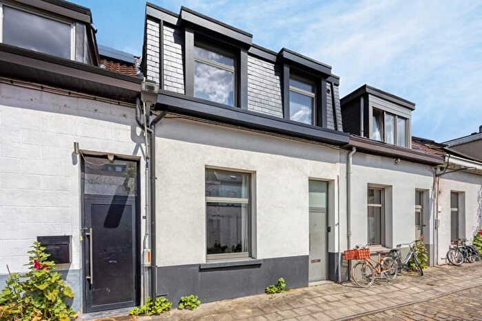 Maison 8 pièces à vendre - Kemmelbergstraat, Berchem