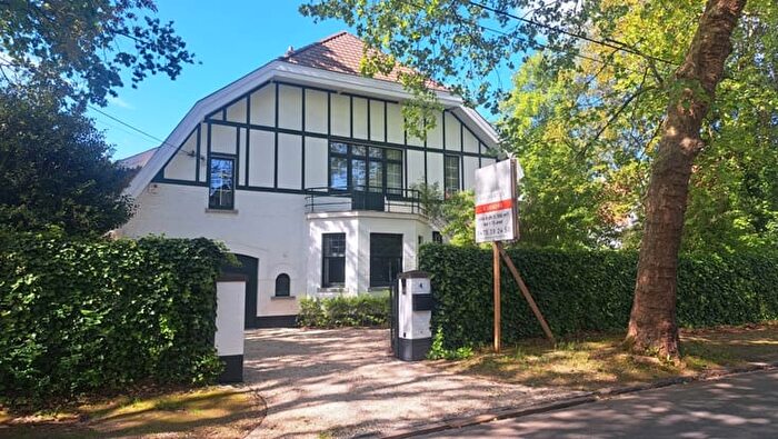 Avenue des Chasseurs, Waterloo : Maison 6 pièces à vendre