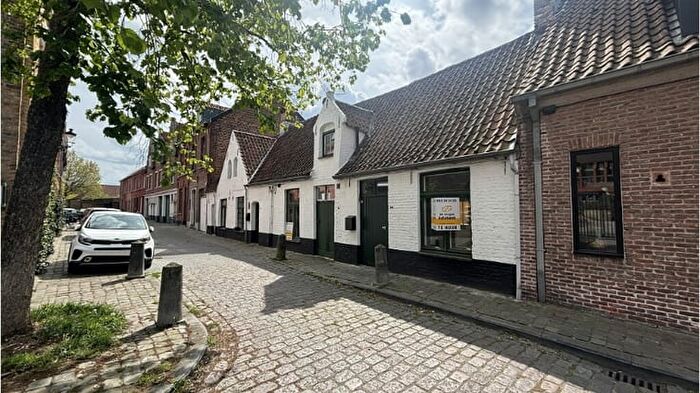Maison 8 pièces à louer à Koopmansstraat, Brugge