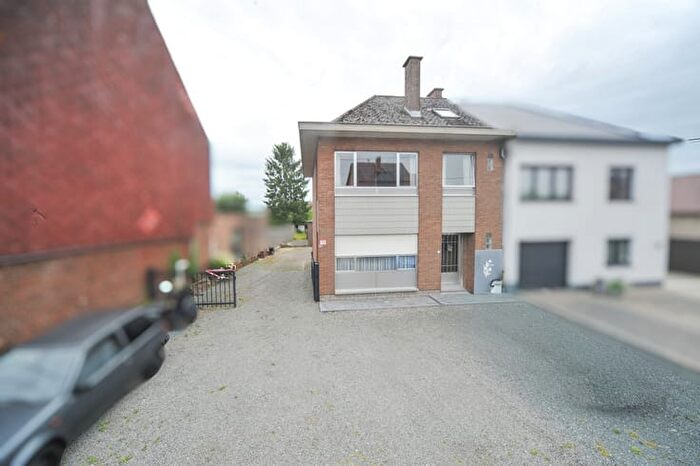 Maison 3 pièces à Pijnbroekstraat, SintPietersLeeuw, à vendre