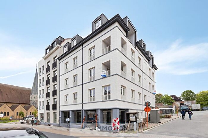 Avelgemstraat C, Zwevegem : Appartement 11 pièces à louer