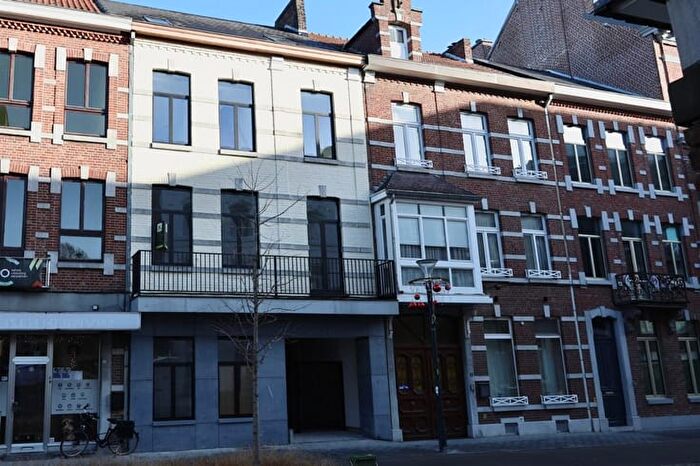 Stationsstraat, SintTruiden : Appartement 9 pièces à louer