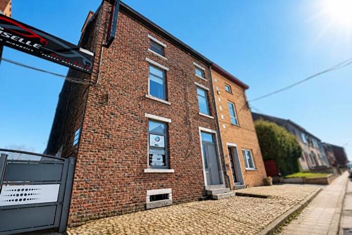 Maison 5 pièces à Rue Grimard, Charleroi MontigniessurSambre, à vendre