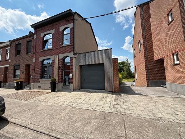 Maison 9 pièces à Rue du Chemin de fer, Cuesmes, à louer