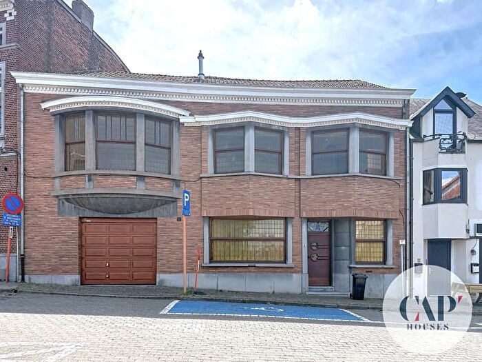Gemeenteplein, HOUGAERDE : Maison 5 pièces à vendre