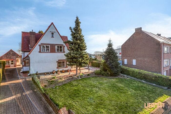 Stationsstraat, ErpeMere : Maison 4 pièces à vendre