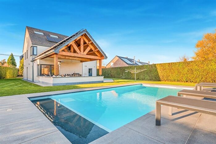 Rue du Village, VELROUX - Maison 4 pièces à vendre