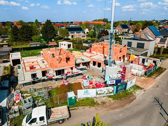 Burgemeester J Van Aperenstraat a, HOOGSTRATEN : Maison 3 pièces à vendre
