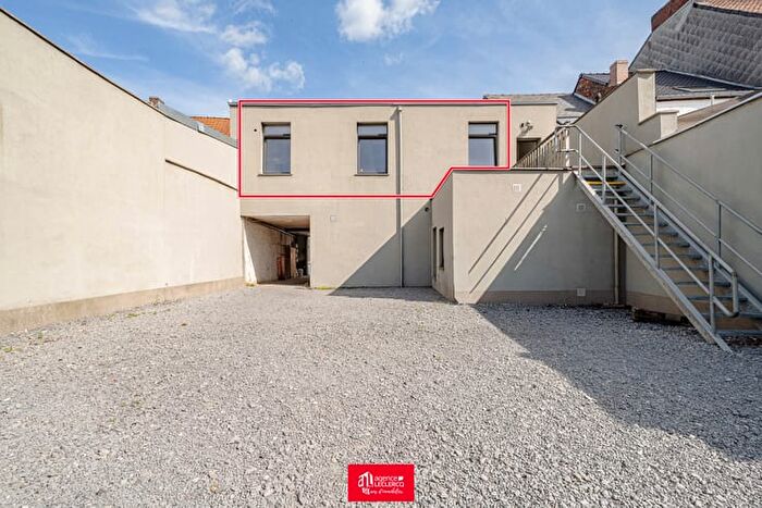 Appartement 1 pièce à grand rue, LeuzeenHainaut, à louer