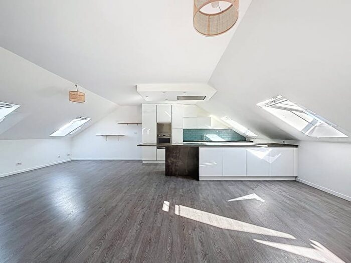 Appartement 4 pièces à Boulevard de l'Europe, AUVELAIS, à louer