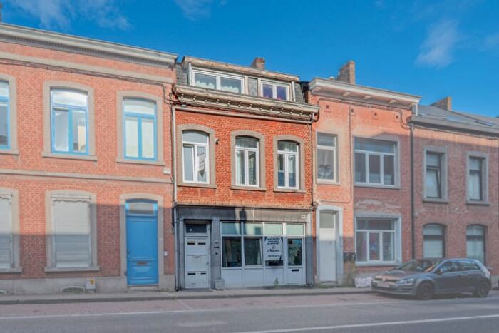 Maison 8 pièces à vendre à Rue de Gembloux, Namur SaintServais