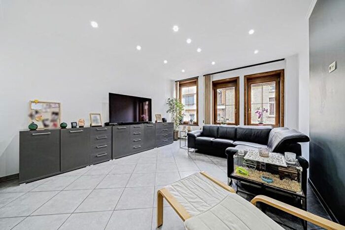 Maison 4 pièces à vendre à Rue Emile Vandervelde, Charleroi Couillet