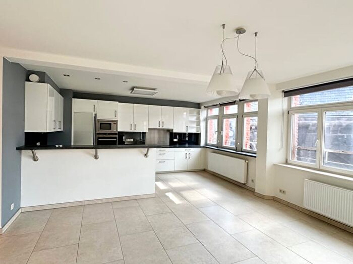 Appartement 9 pièces à louer à Rue De L'ange, Namur