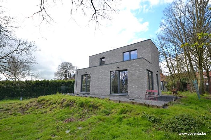 Kerkstraat, Westrozebeke : Maison 12 pièces à louer