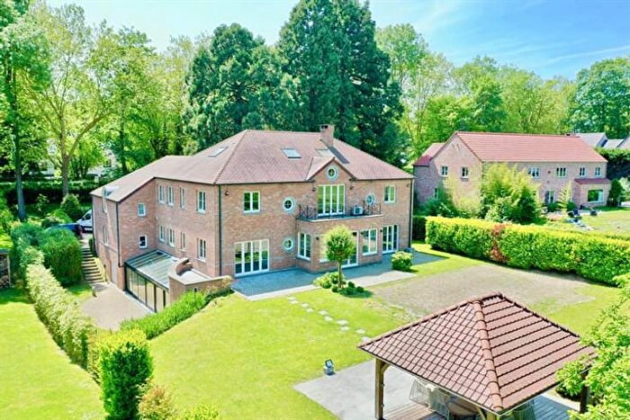 Avenue des Chasseurs, waterloo : Maison 6 pièces à vendre