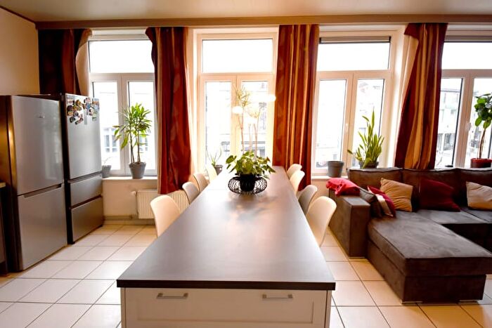 Grand'rue, Gembloux : Appartement 7 pièces à louer