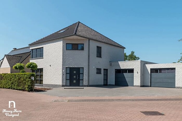Maison 4 pièces à Millenniumplein, Lommel, à vendre