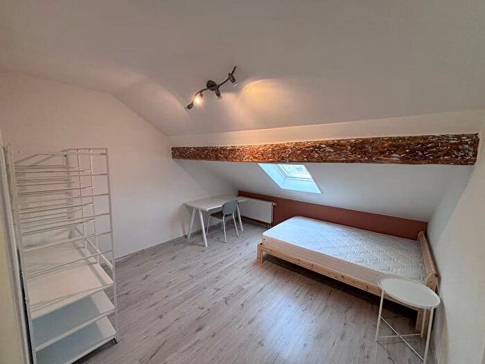 Maison 8 pièces à Rue De La Reine, Huy, à louer