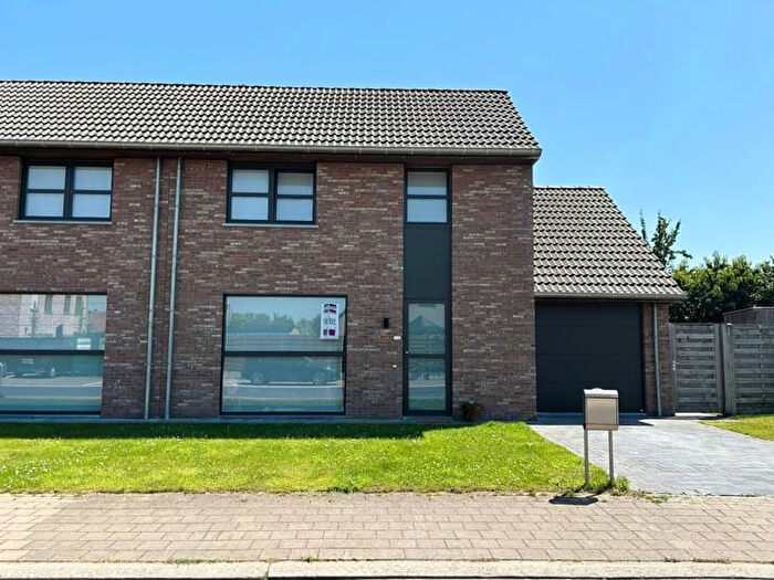 Maison 12 pièces à Kempenaarstraat, Roeselare, à louer