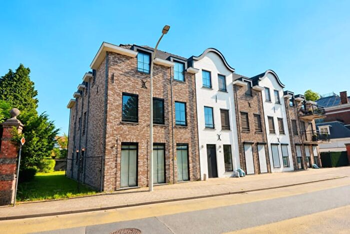 Pertendonckstraat, Broechem : Appartement 8 pièces à louer