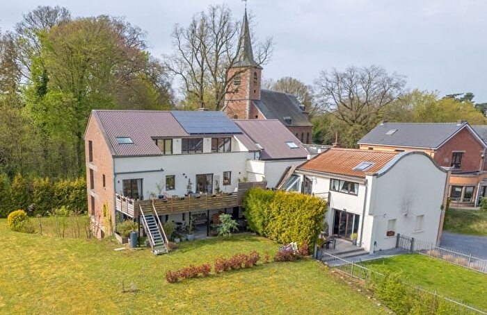 Place Willy Devezon, BLICQUY - Appartement 4 pièces à vendre