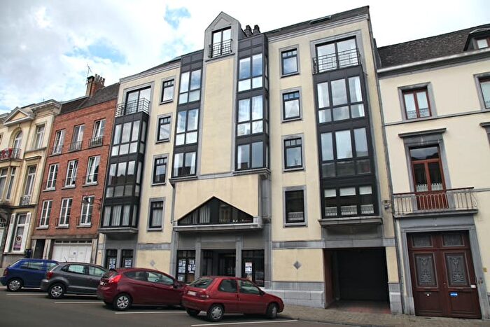 Rue Du Onze Novembre, Mons : Appartement 9 pièces à louer