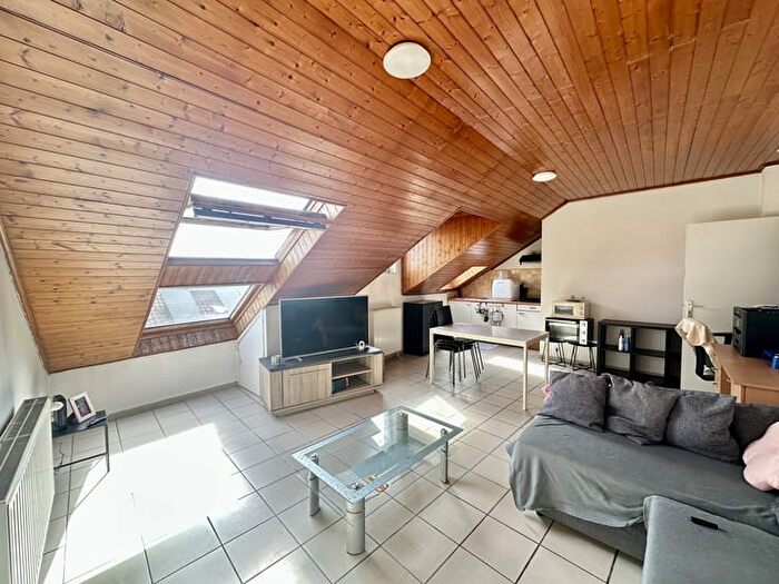 Appartement 4 pièces à louer à Rue albert Lemaitre, Courcelles