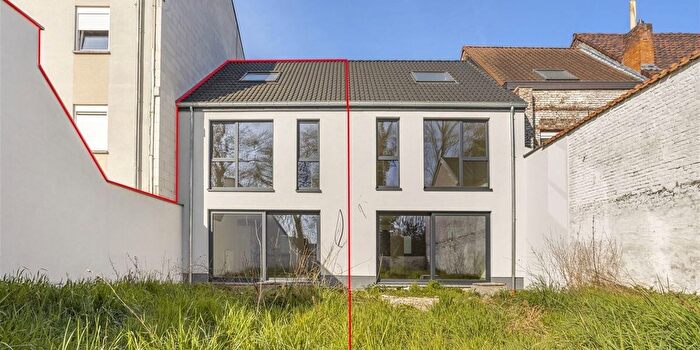 Maison 3 pièces à Rue de la Bonneterie, LeuzeenHainaut, à vendre