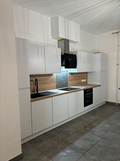 Maison 7 pièces à Allée Des Jardins, VauxsurSûre, à louer