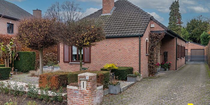 Maison 4 pièces à vendre à Dr Verwaeststraat, Geel