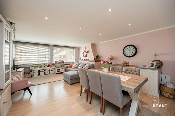 Maria de Heeltstraat, DEURNE : Appartement 2 pièces à vendre