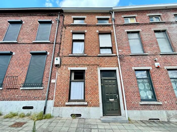 Maison 2 pièces à vendre à Place de la Résistance, Roux