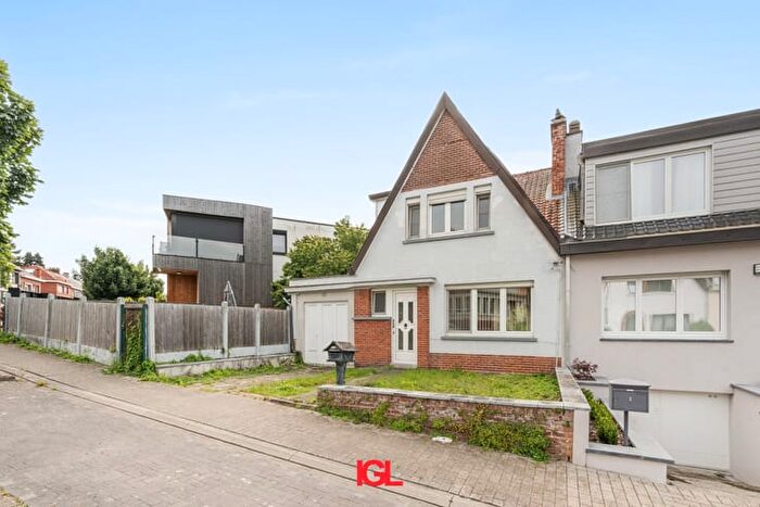 Maison 12 pièces à Hortensiastraat, SintPietersLeeuw, à vendre