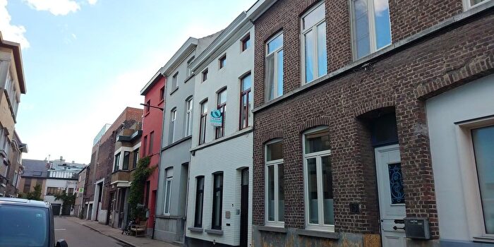 Wazenaarstraat, Gentbrugge : Maison 3 pièces à louer