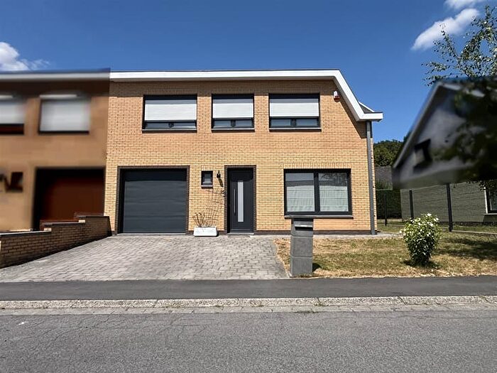 Rue Goerges Moreau, FROIDMONT : Maison 3 pièces à louer