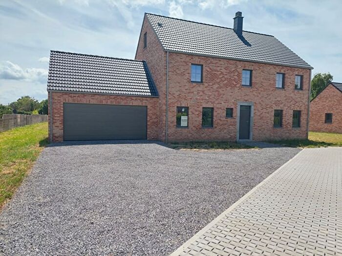 Maison 4 pièces à Rue De L'escadron Brumagne f, OttigniesLouvainlaNeuve, à vendre