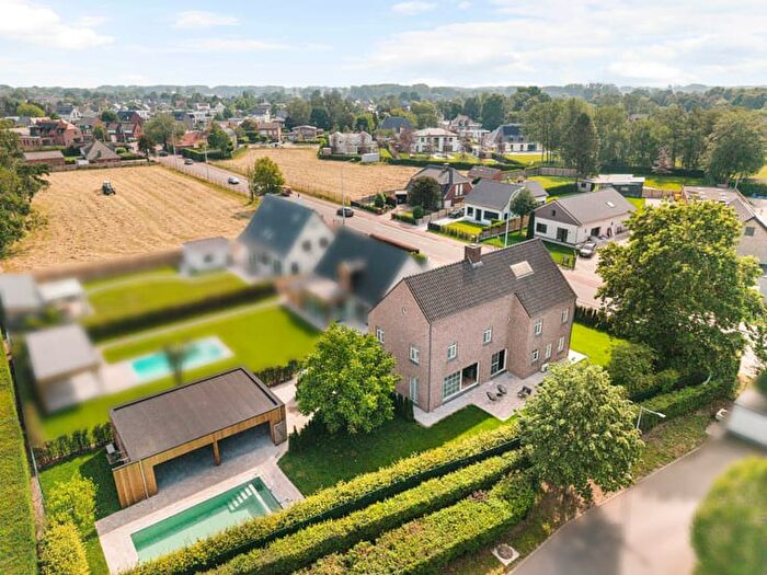 Maison 6 pièces à Sint Lenaartseweg, Hoogstraten, à vendre