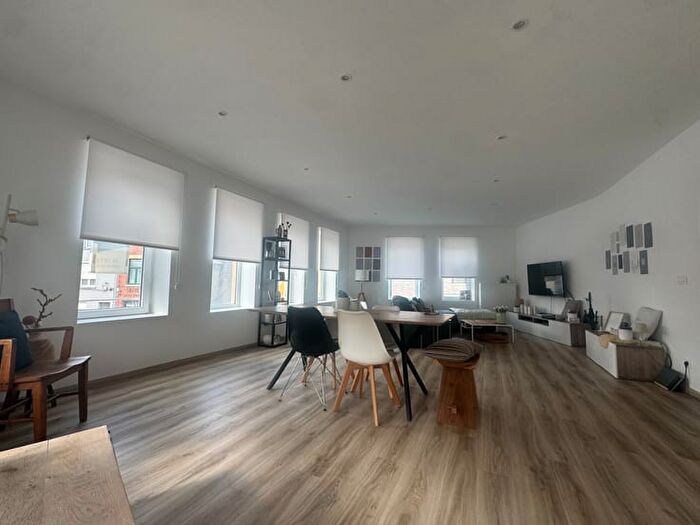 Appartement 10 pièces à Karel van Manderstraat, SintKruis, à louer