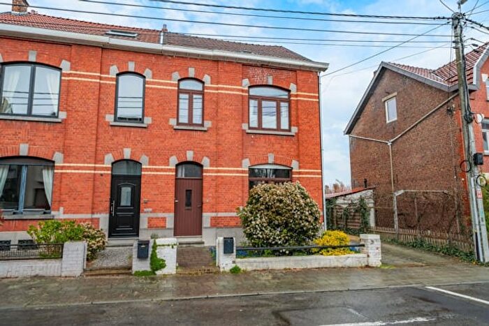Avenue Reine Astrid, CourtSaintétienne - Maison 3 pièces à vendre