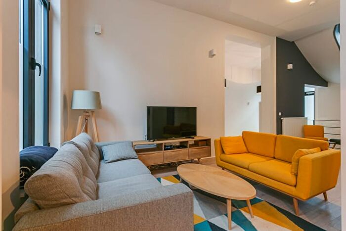 Rue De Charleville, Charleroi : Appartement 1 pièce à louer