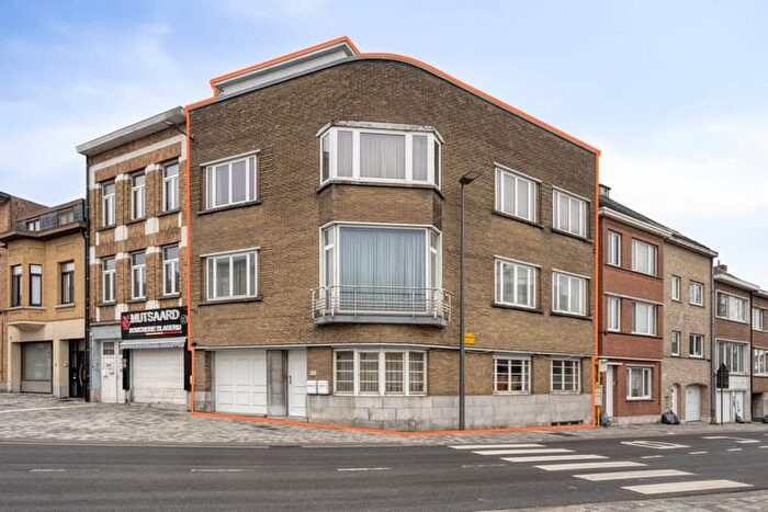 Place du Mutsaert, B : Maison 6 pièces à vendre