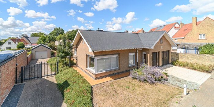 Roesbruggestraat, BeverenaandenIJzer : Maison 2 pièces à vendre
