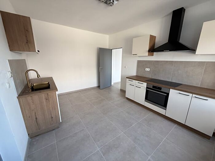 Rue De La Salette, Philippeville : Appartement 8 pièces à louer
