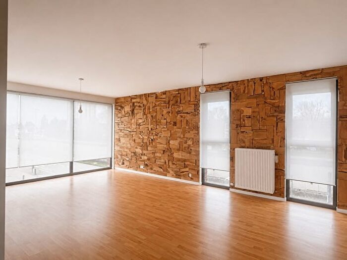 Appartement 9 pièces à louer à Antwerpsestraat, V