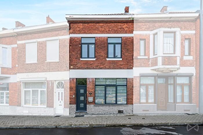 Maison 14 pièces à vendre à Rue de la Déportation, La Louvière HaineSaintPaul