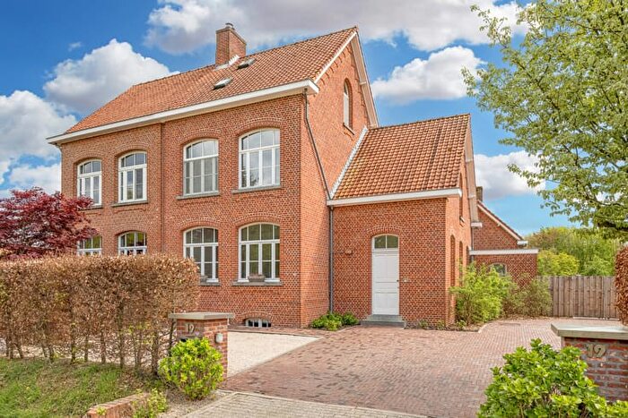 Maison 6 pièces à Steenweg op Rijkevorsel, Merksplas, à vendre