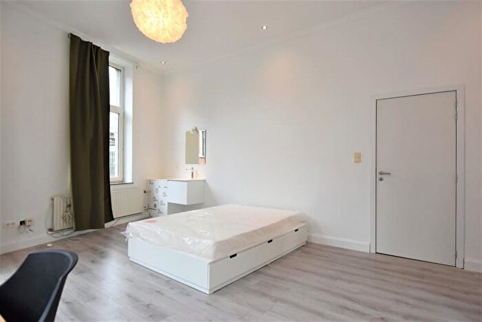 Appartement 6 pièces à Rue des Champs, Liège, à louer