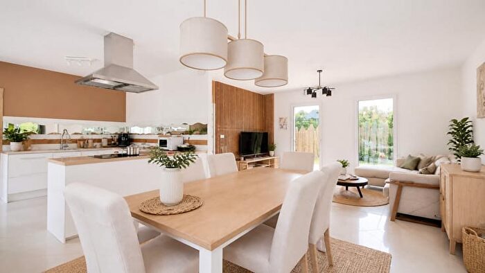 Maison 8 pièces à Chaussée De Namur A, VillerslaVille, à vendre
