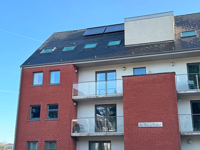 Chaussée De Bruxelles, Les Bons Villers : Appartement 7 pièces à vendre